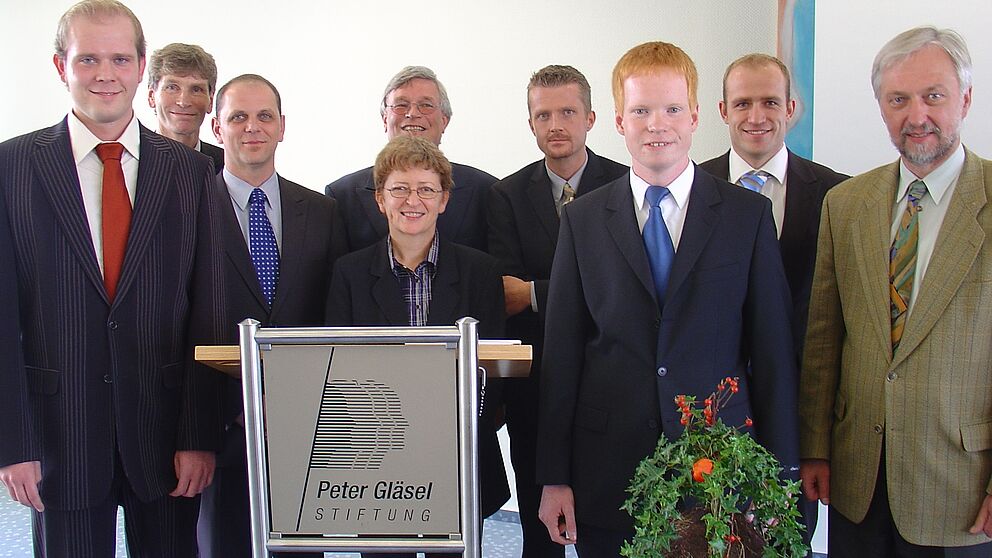 Foto (Mark Heinemann): (v.li.) Rainer Wolsfeld, Prof. Dr. Nikolaus Risch, Stefan Wolf, Prof. Dr. Sybille Hellebrand, Prof. Dr.-Ing. Hans Albert Richard, Dr. Oliver Niggemann, Sebastian Holtkotte, Marcel Helmdach, Prof. Dr. Wilhelm Schäfer