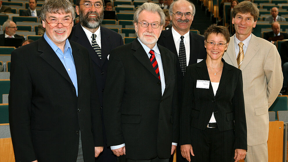 Foto (Adelheid Rutenburges, Universität Paderborn): v. li.: Prof. Dr. Wilfried Hauenschild, Universität Paderborn, Günter Springer, Vorsitzender des ZKI von der TU Ilmenau, Josef Hackfort, stellvertr. Bürgermeister Stadt Paderborn, Prof. Dr. Eberhard 